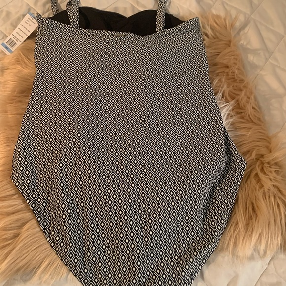 DKNY BLACK AND WHITE BATHING SUIT. - Picture 5 of 8